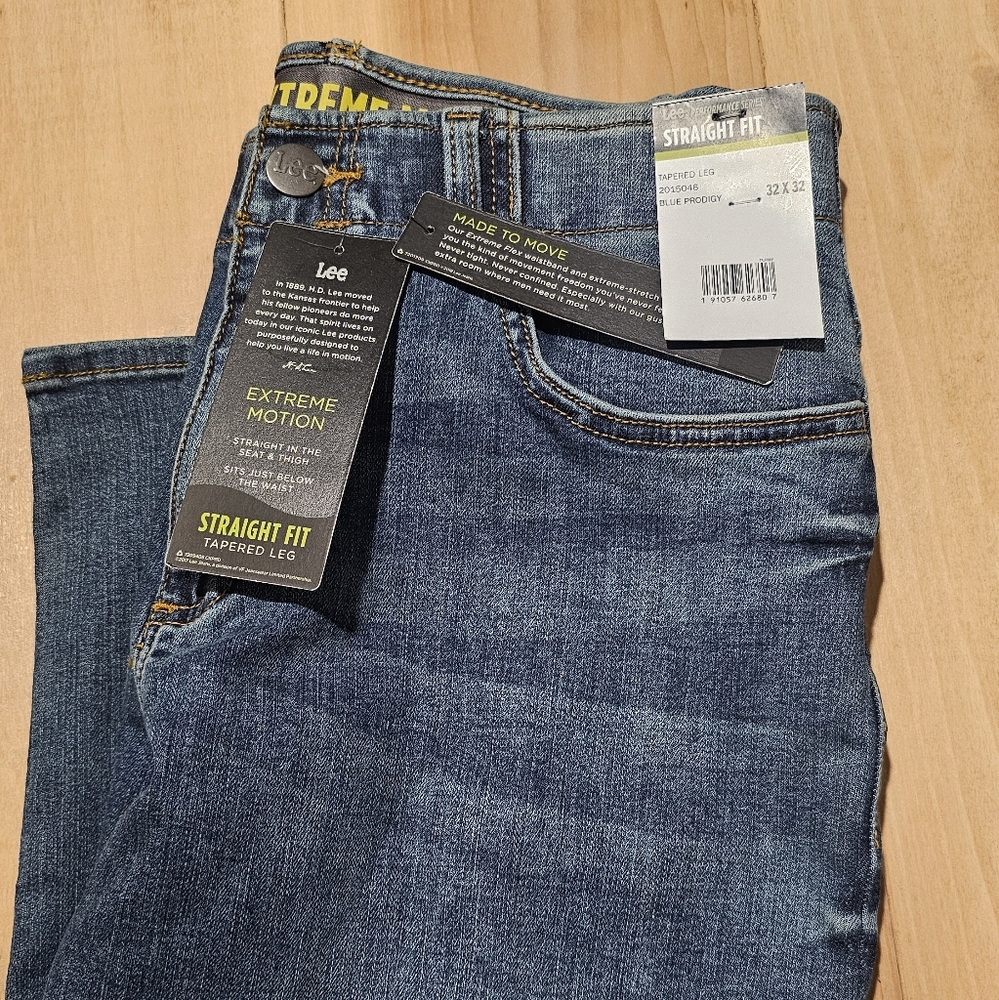 Lee Extreme Motion Jeans - Picture 2 of 5
